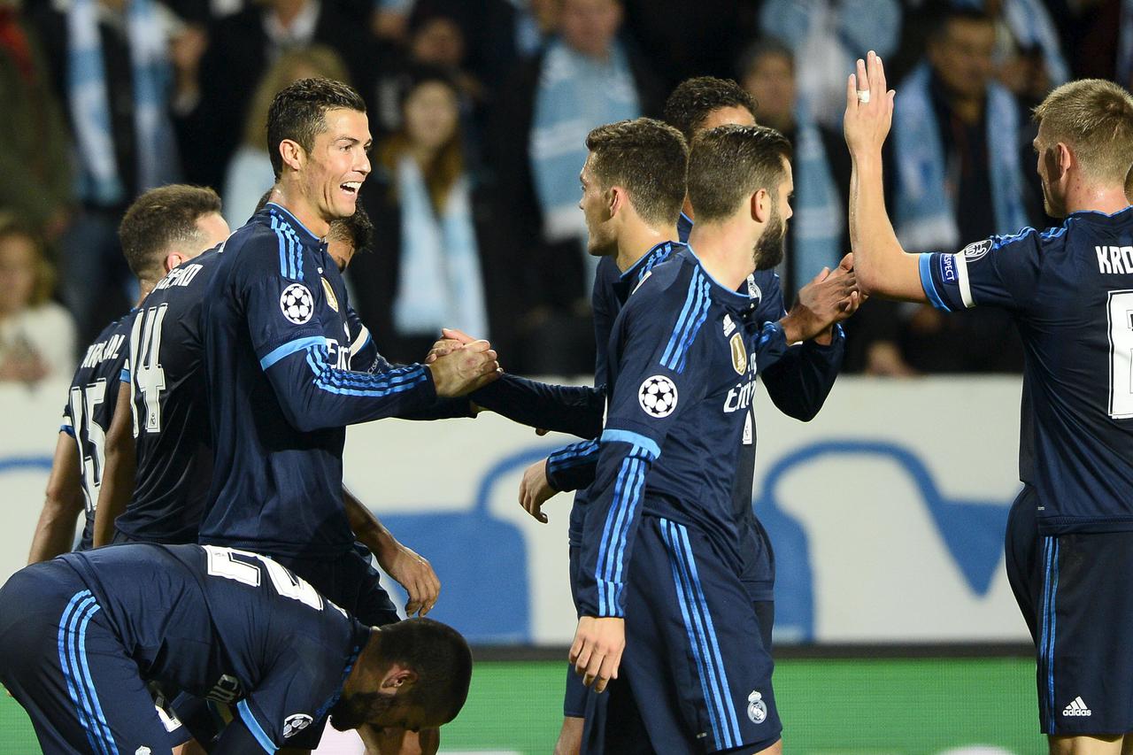 Real Madrid's Cristiano Ronaldo (L) celebrates with teammates after scoring the opening goal against Malmo FF during their Champions League group A soccer match at Malmo New Stadium in Malmo, Sweden September 30, 2015. REUTERS/Anders Wiklund/TT News Agenc