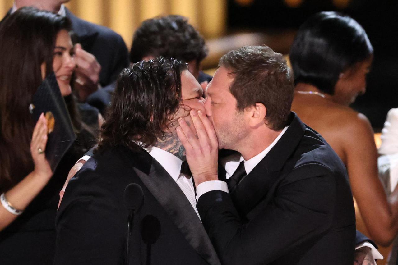 poljubac na Emmy