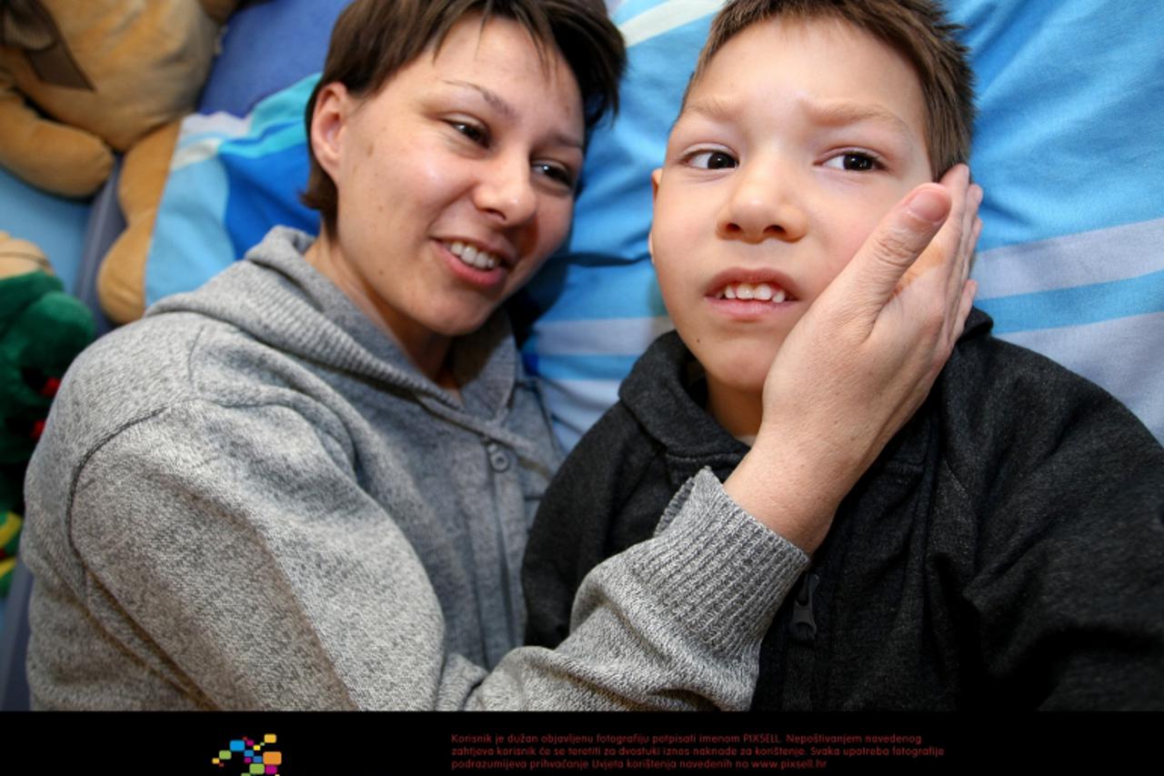 '06.04.2012., Vukovar - Samohrana majka Viktorija Lackovic i njezin sin Leo koji je zbog lijecnicke pogreske stopostni invalid. Photo: Davor Javorovic/PIXSELL'