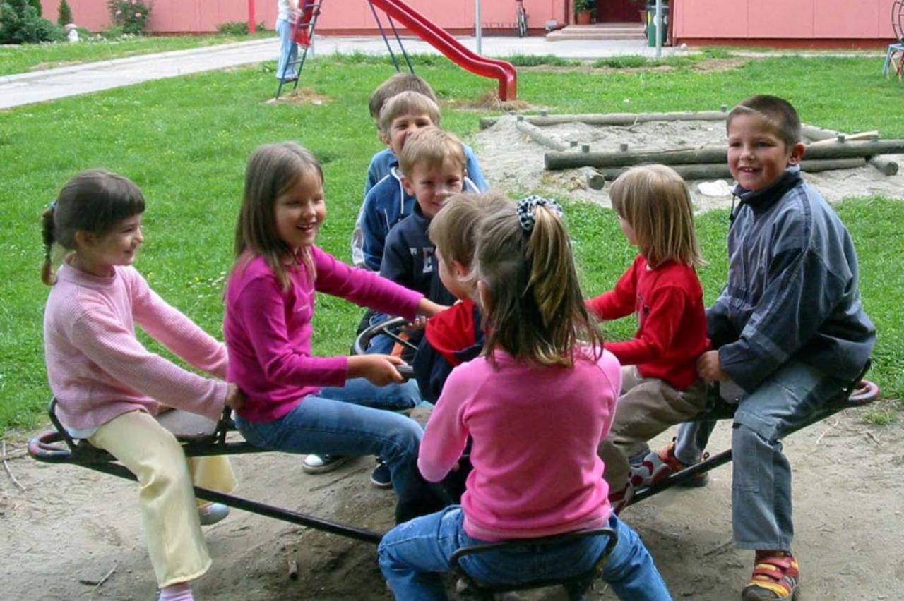 \'Podravina-bilogora, 5.8.2010. Bjelovar, Ilustracija: Djeca sada moraju cekati novi vrtuljak Snimio: MIchel Palijan / VLM\'