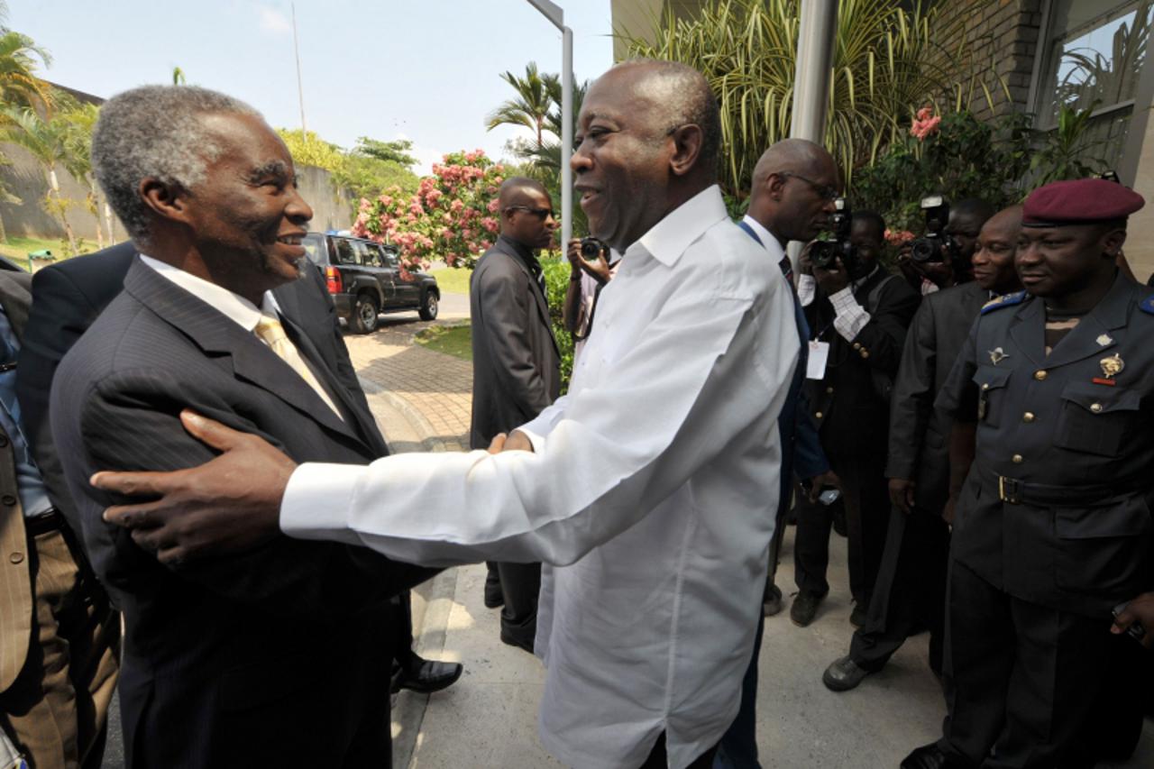 'Former South African president Thabo Mbeki (L) meets with Ivory Coast incumbent Laurent Gbagbo (R) at the presidential palace in Abidjan on december 5, 2010. Mbeki arrived in Ivory Coast today in a b
