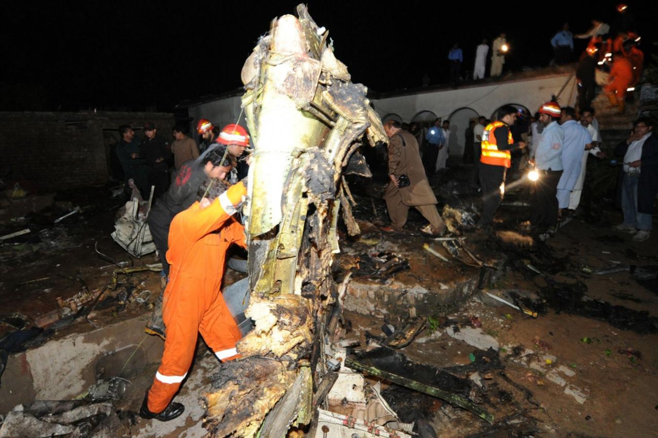 Srušio se zrakoplov u Pakistanu (1)