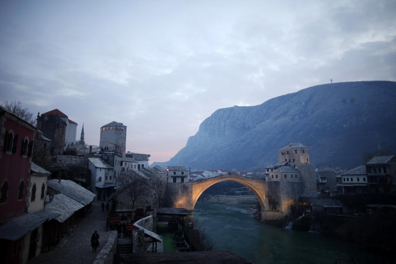 Mostar, most  u Mostaru portal (1)