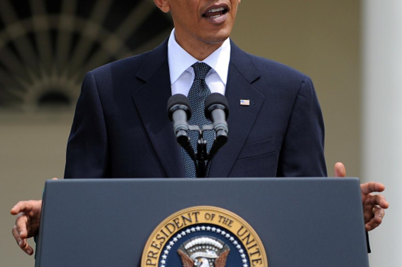 \'US President Barack Obama makes remarks on small business jobs proposals to an audience of award-winning small business owners from around the US on May 25, 2010 at the White House in Washington, DC