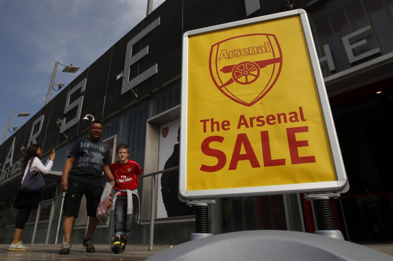 'A sign advertises a sale outside the fan shop of English Premier League soccer club Arsenal at their home ground, the Emirates Stadium, in London April 11, 2011. Arsenal said on Monday it had agreed 