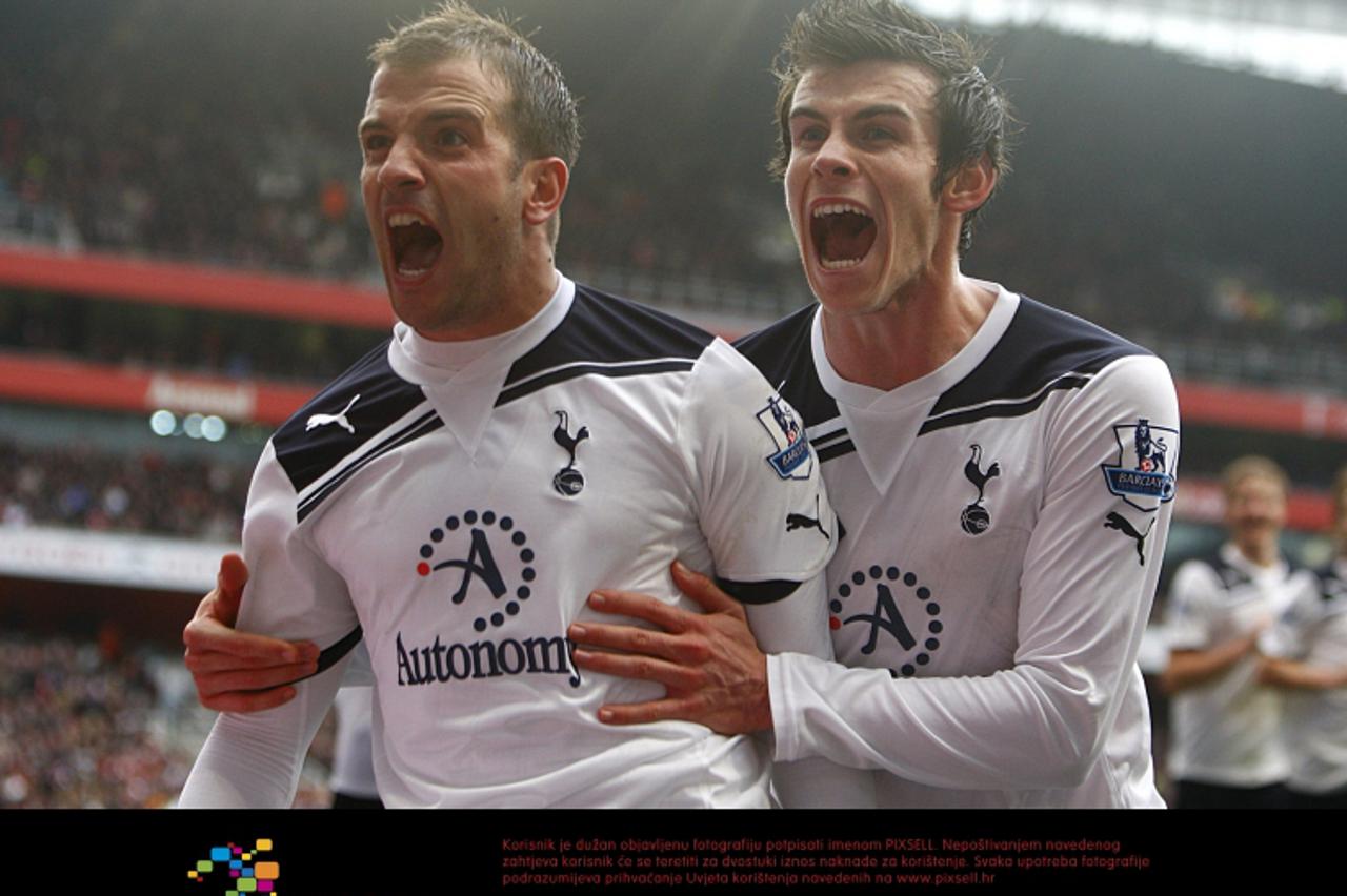 \'Tottenham Hotspur\'s Rafael Van der Vaart (left) celebrates with team-mate Gareth Bale (right) after scoring their second goal from the penalty spot Photo: Press Association/Pixsell\'