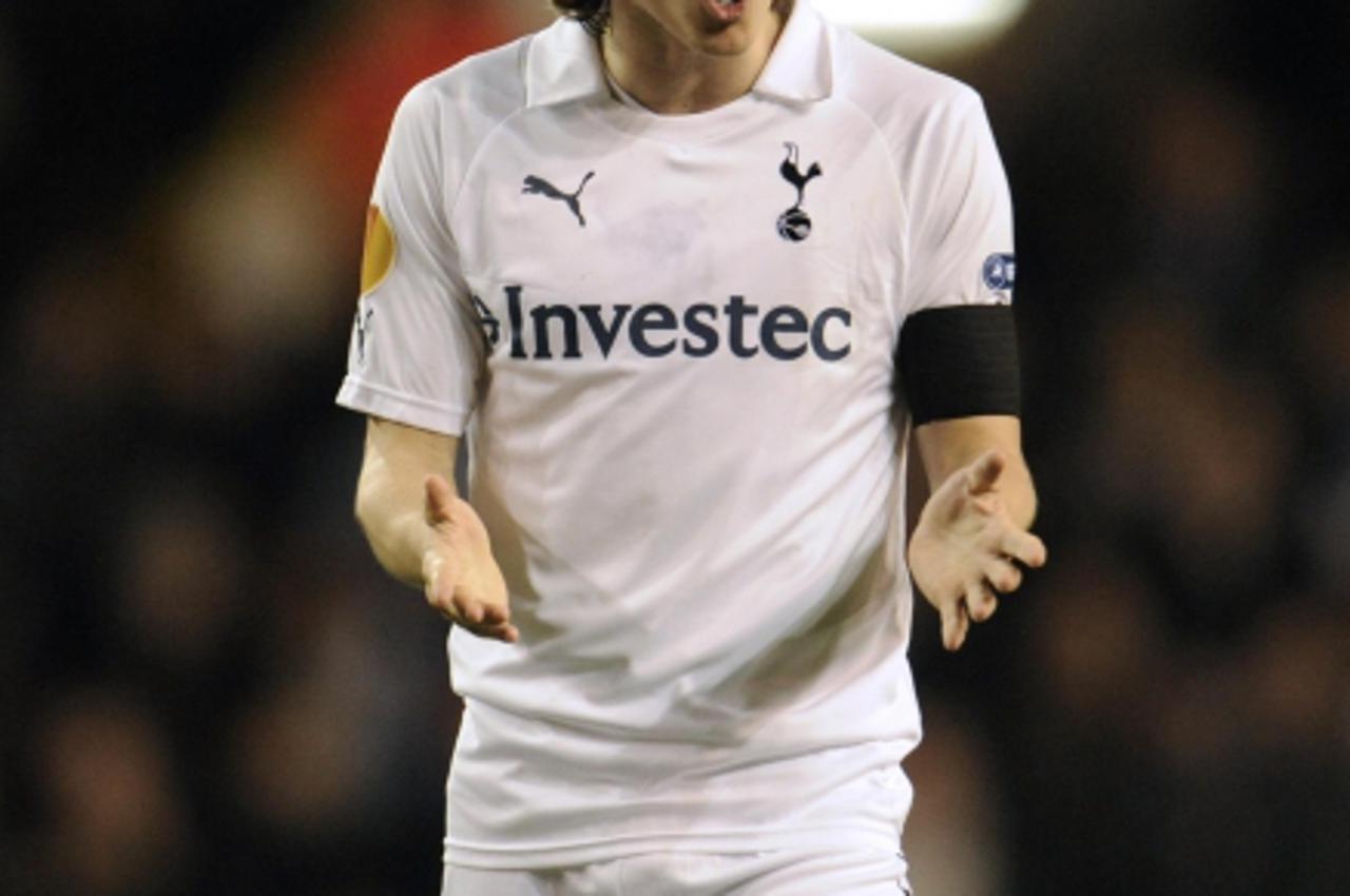 \'Tottenham Hotspur\'s Luka Modric reacts during the Europa league Group A soccer match against PAOK Salonika at White Hart Lane in London, November 30, 2011. REUTERS/Philip Brown (BRITAIN - Tags: SPO
