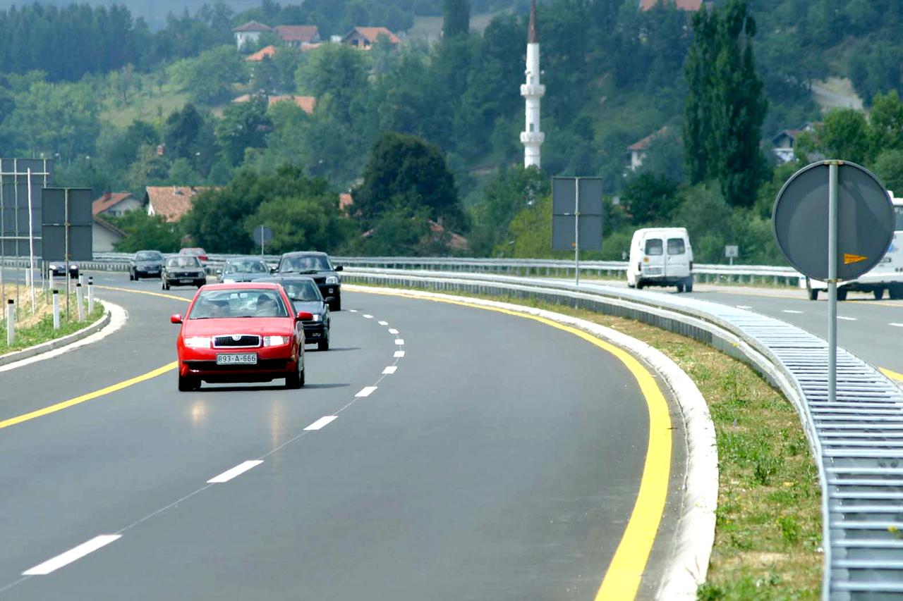 van , 26.07.2003. Josanica , dionica autoputa Sarajevo -c Zenica foto zvonimir Coric autoceste