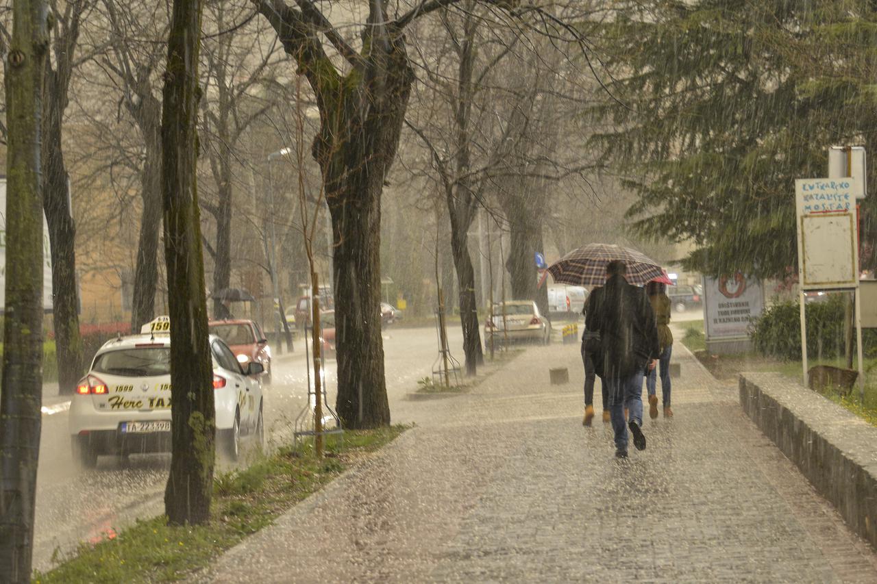 BiH,23.03.16.Mostar,  Prljava kisa  sa gradom u Mostaru, Photo:Stojan Lasic