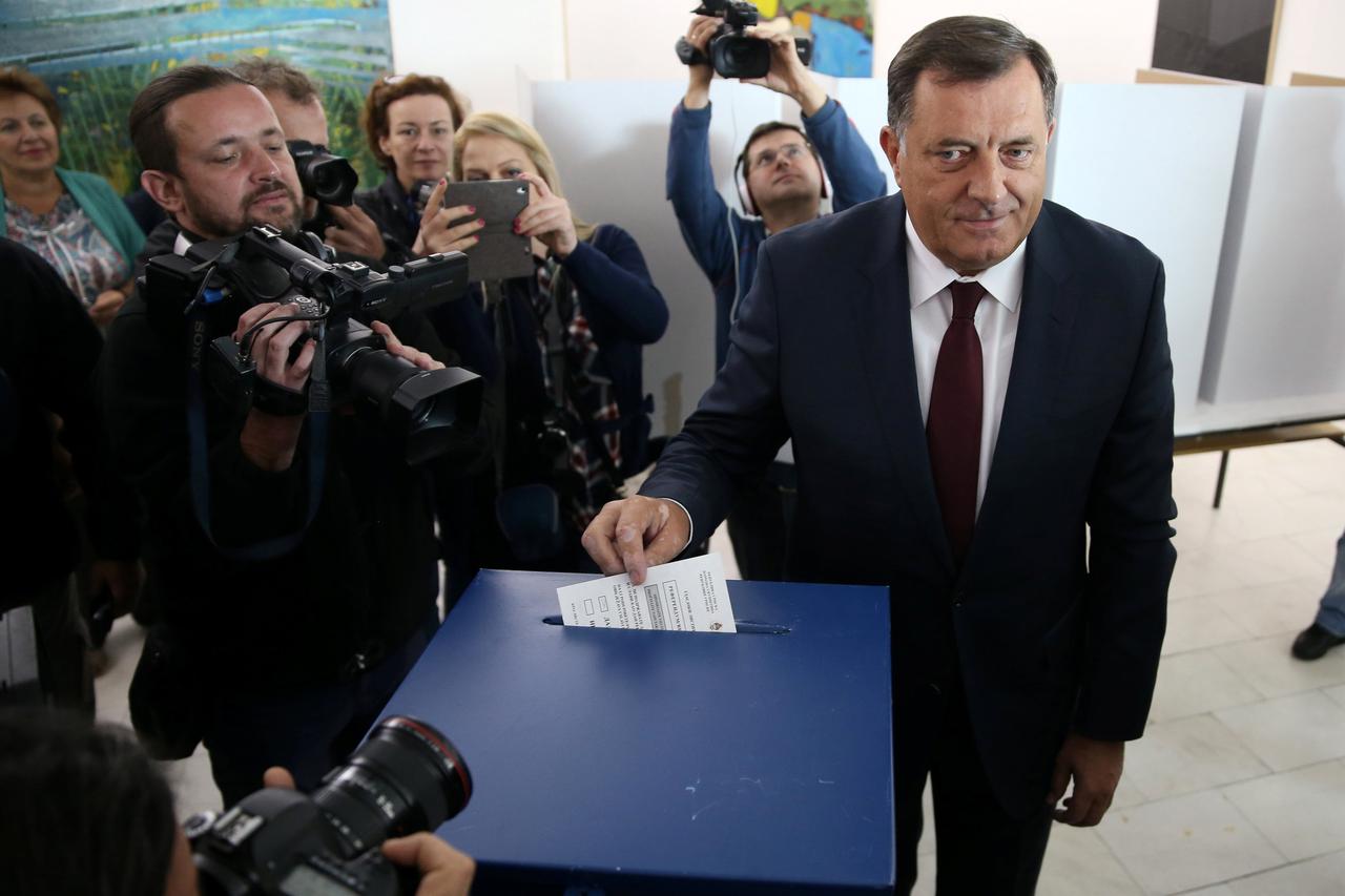 Milorad Dodik, President of Republika Srpska, votes for a referendum on their Statehood Day in Laktasi near Banja Luka, Bosnia and Herzegovina, September 25, 2016. REUTERS/Dado Ruvic