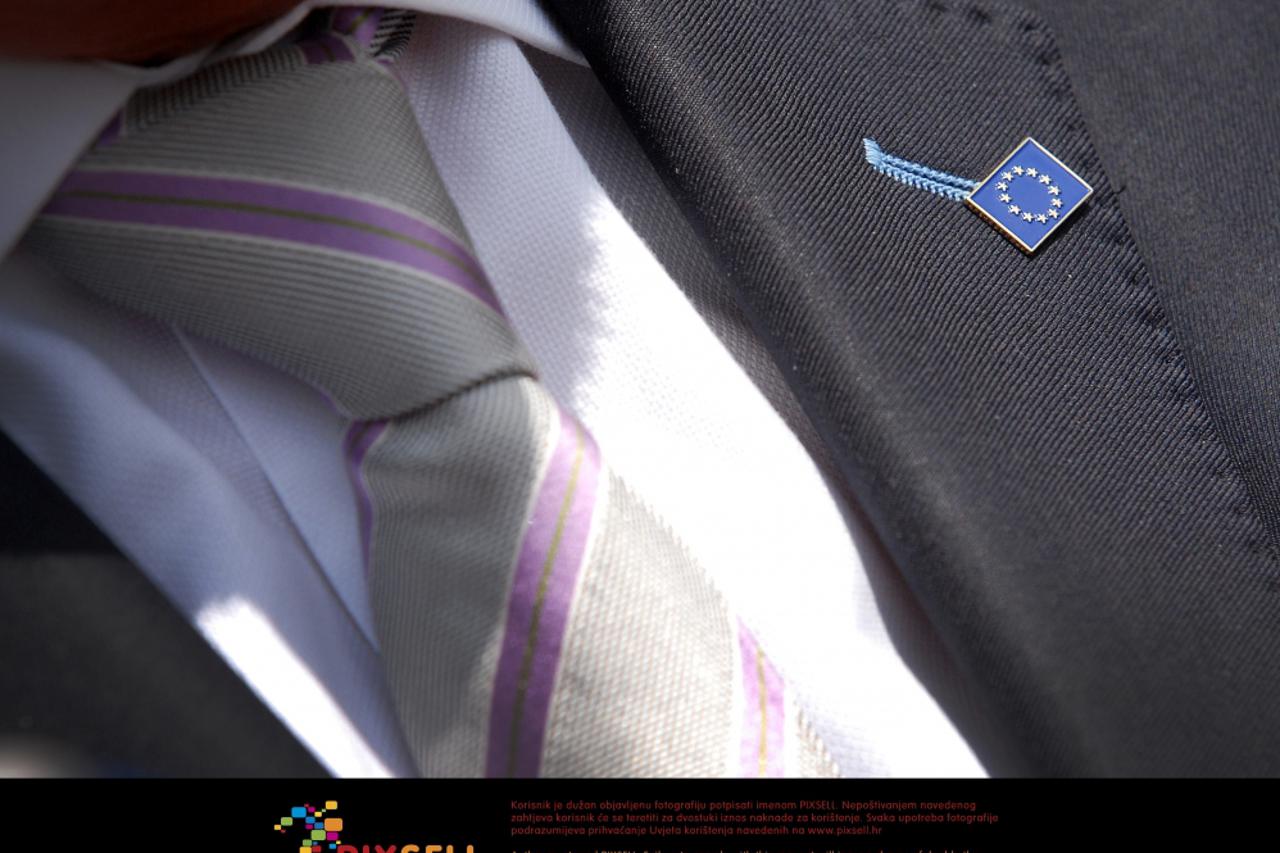 odijelo,kravata,europska unija,diplomati,eurobirokrati