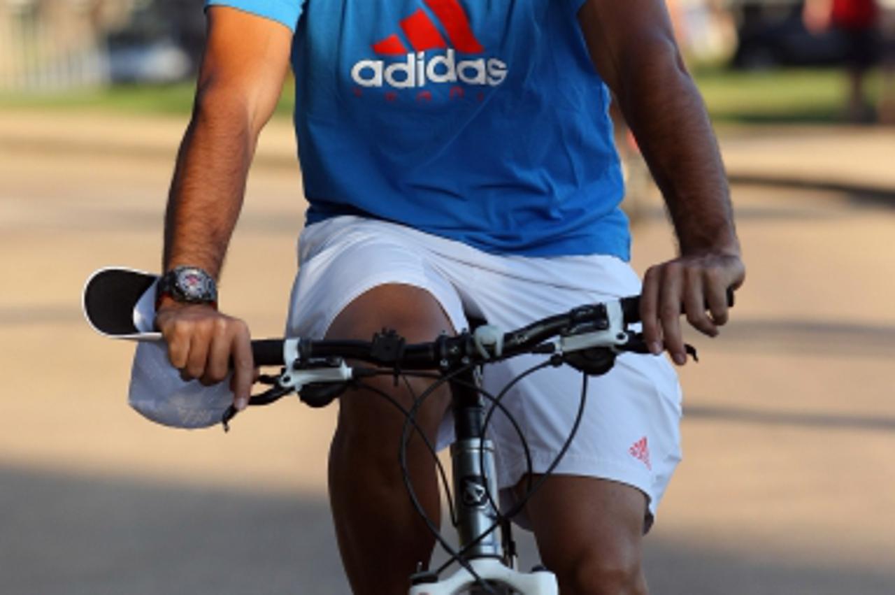 '11.07.2012., Umag - 23.ATP Vegeta Croatia open Umag. Spanjolski tenisac Fernando Verdasco opusta se u voznji biciklom . Photo: Jurica Galoic/PIXSELL'