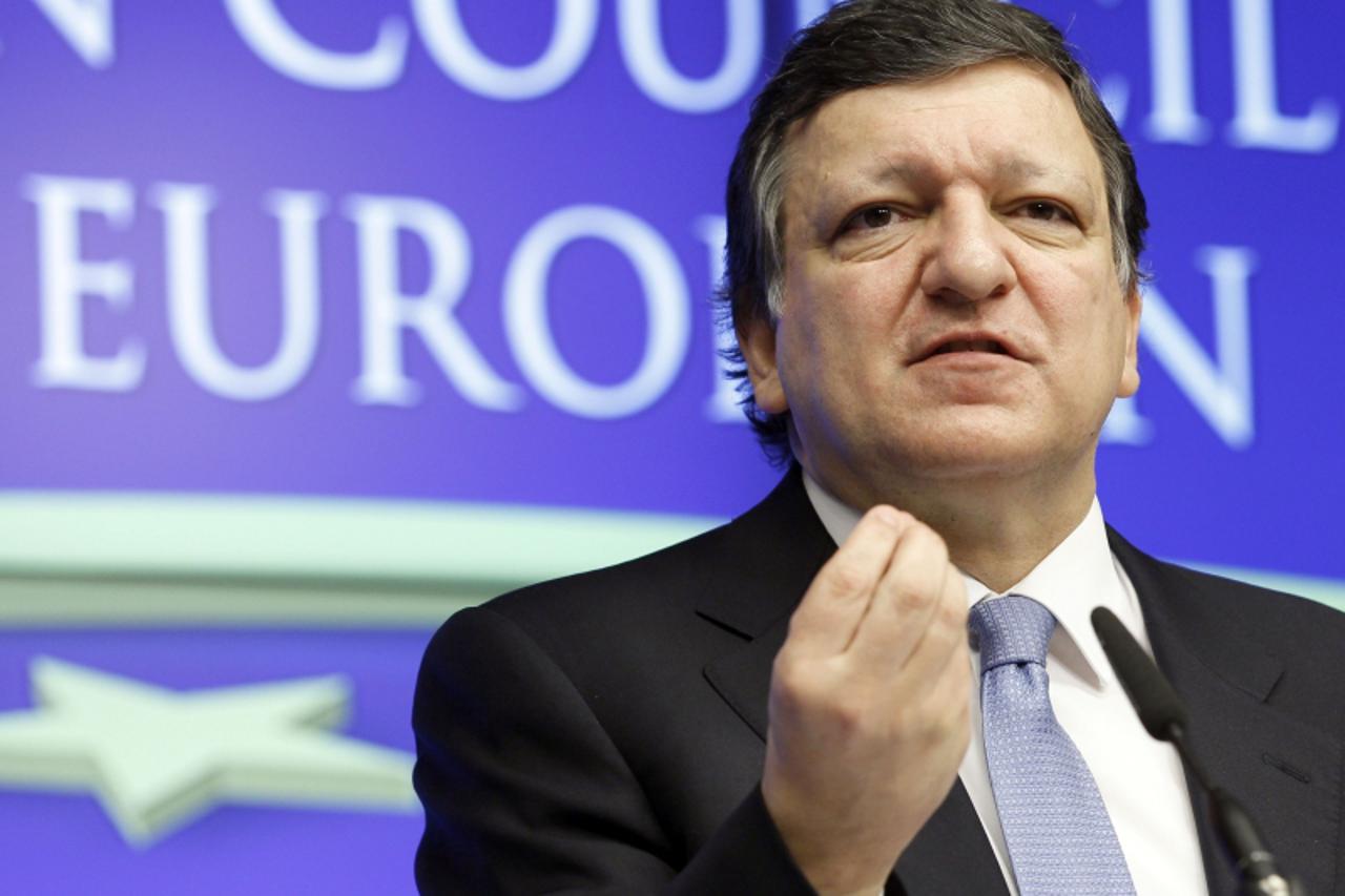 \'European Commission President Jose Manuel Barroso addresses a news conference at the end of an European Union leaders summit in Brussels March 25, 2011.         REUTERS/Thierry Roge (BELGIUM - Tags: