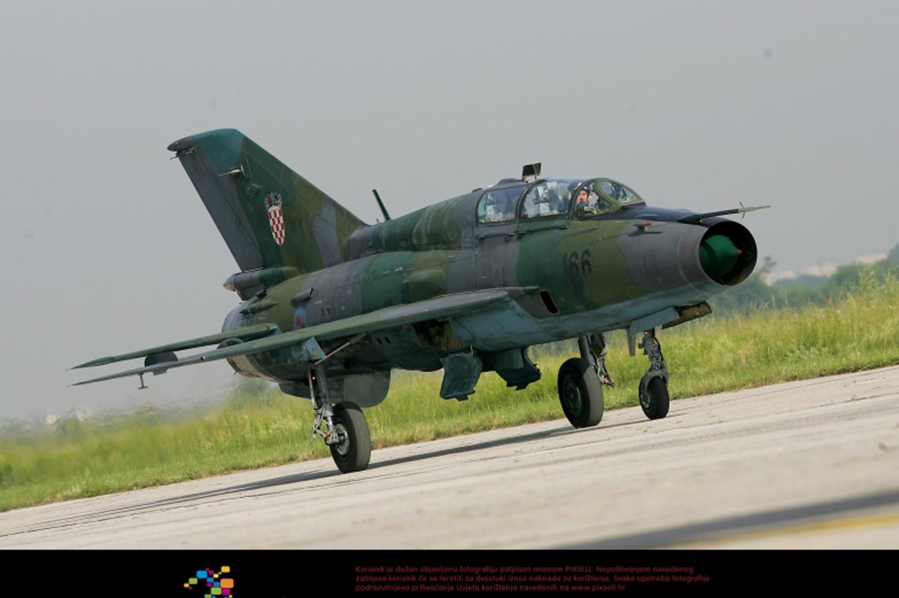 '25.5.2009., Zagreb - Dolazak aviona Eurofighter njemackog ratnog zrakoplovstva u Zracnu bazu Zagreb u sklopu bilateralne suradnje Hrvatske i Njemacke. Eurofightera je u zraku presreo MiG-21 Hrvatskog