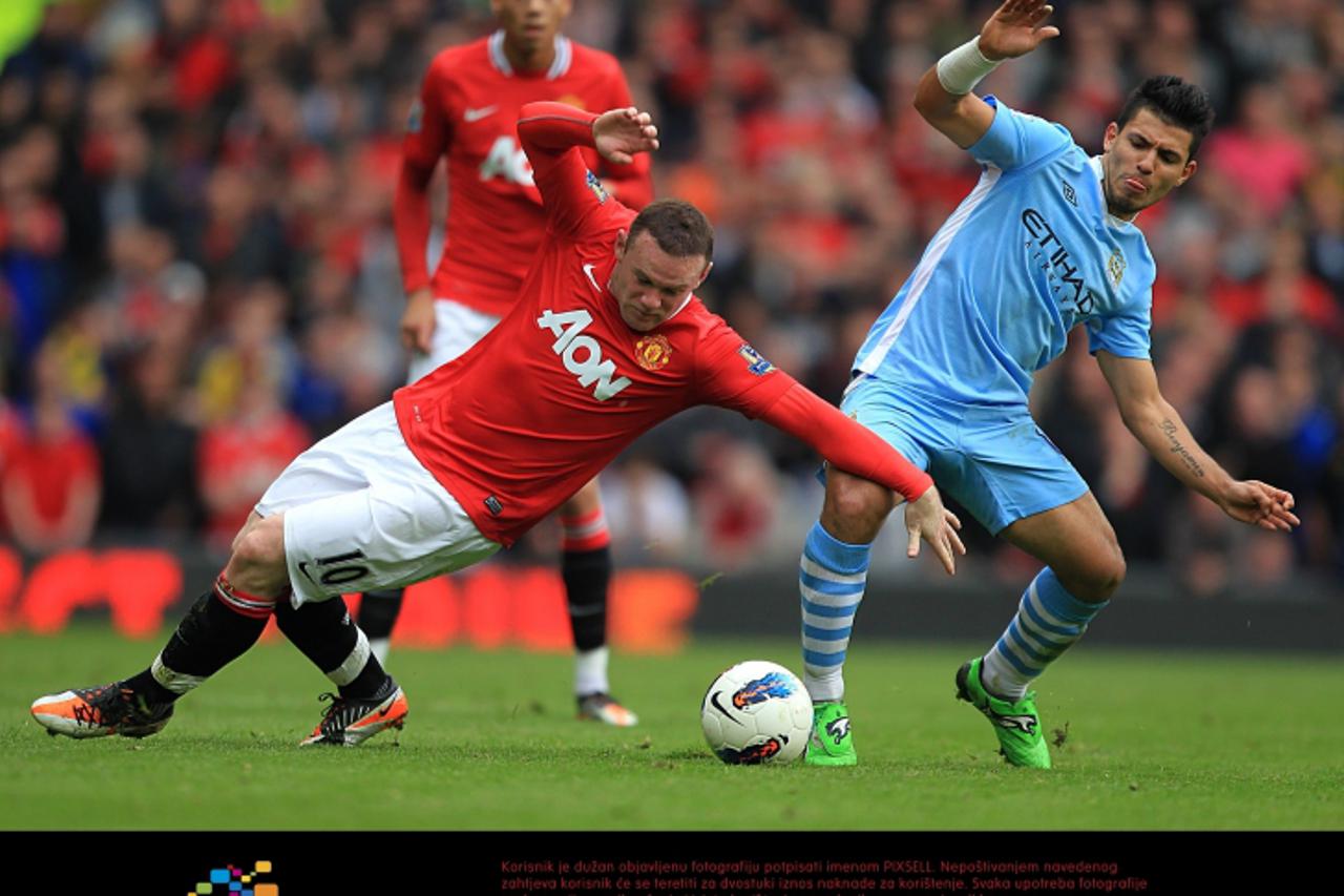 'Manchester United\'s Wayne Rooney (left) and Manchester City\'s Sergio Aguero battle for the ball Photo: Press Association/Pixsell'